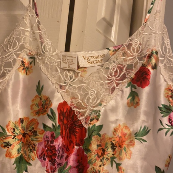 Victoria secret - Picture 2 of 4